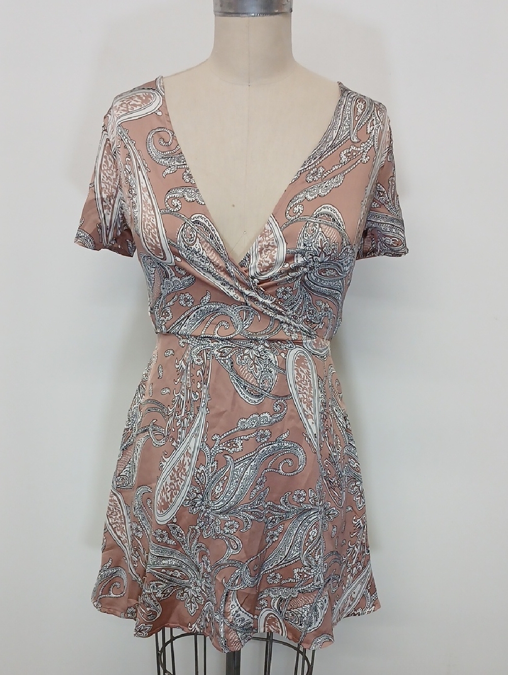 Parisian Women's Pink Paisley Open Back with Ties / Size 6